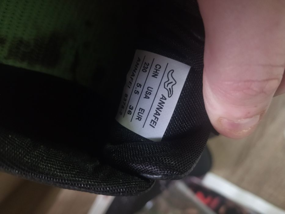 Продам підросткові демісезонні мокасіни.