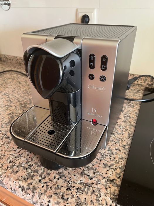 Máquina de café Nespresso Delonghi Latissima