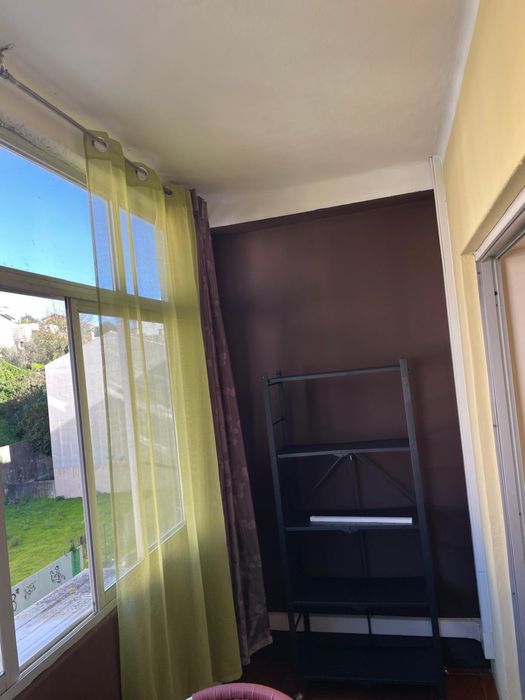 Aluga-se quarto com casa de banho privativa