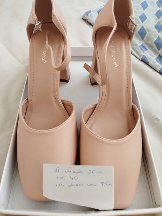 Buty na obcasie damskie