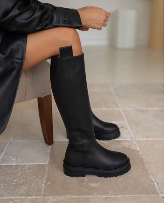 Високі чобітки сапожки