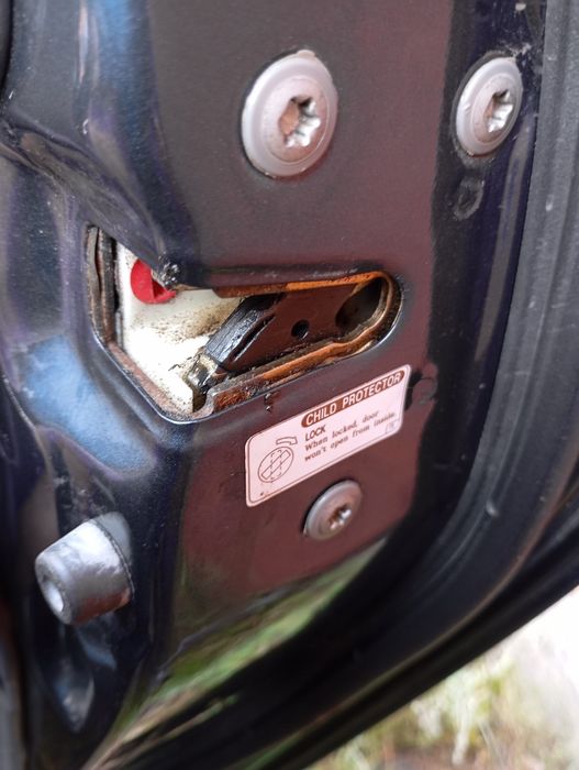 Тойота авенсіс,1.6, бензин