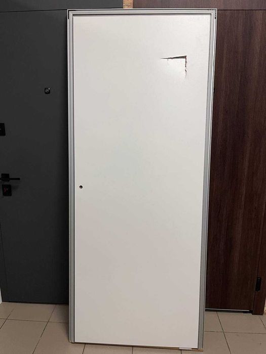 Міжкімнатні двері. Двері прихованого монтажу інсайд 80