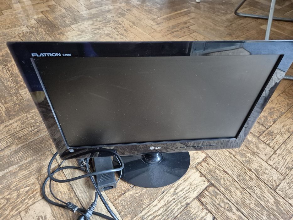 Монітор LG 19 дюймів