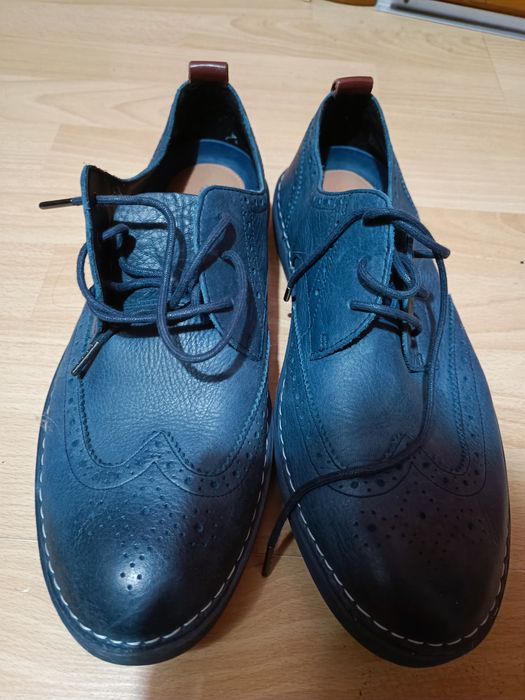 Продам кожні туфлі кросівки