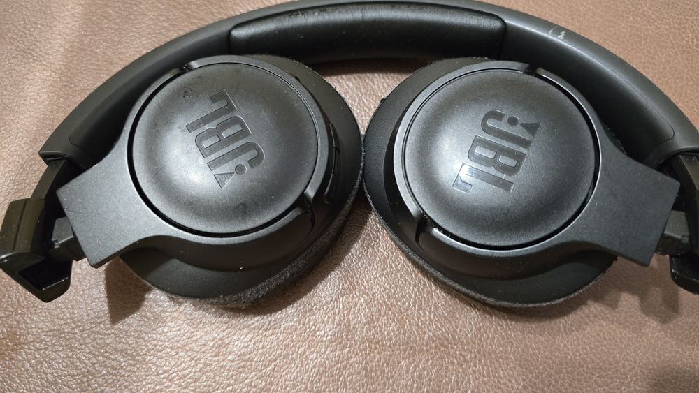 Продам навушники JBL tune 720 BT