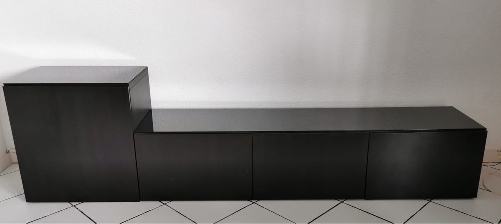Movel de tv  com tampo de vidro