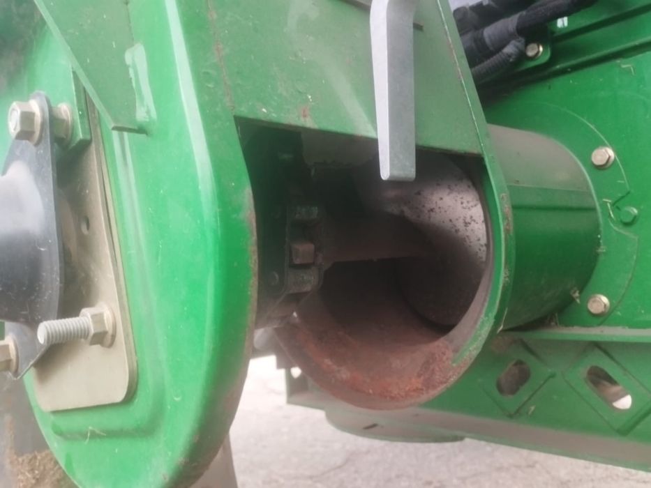 Комбайн John Deere S690i Продаж