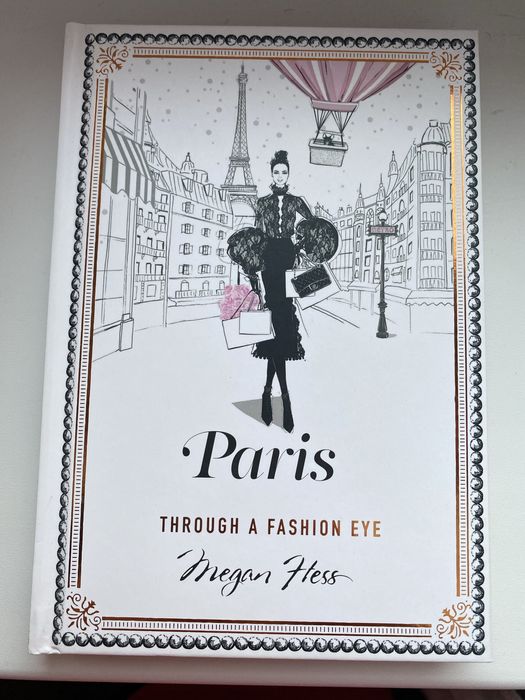 Книга в подарок - Paris Through a Fashion Eye, автор - Меган Хесс