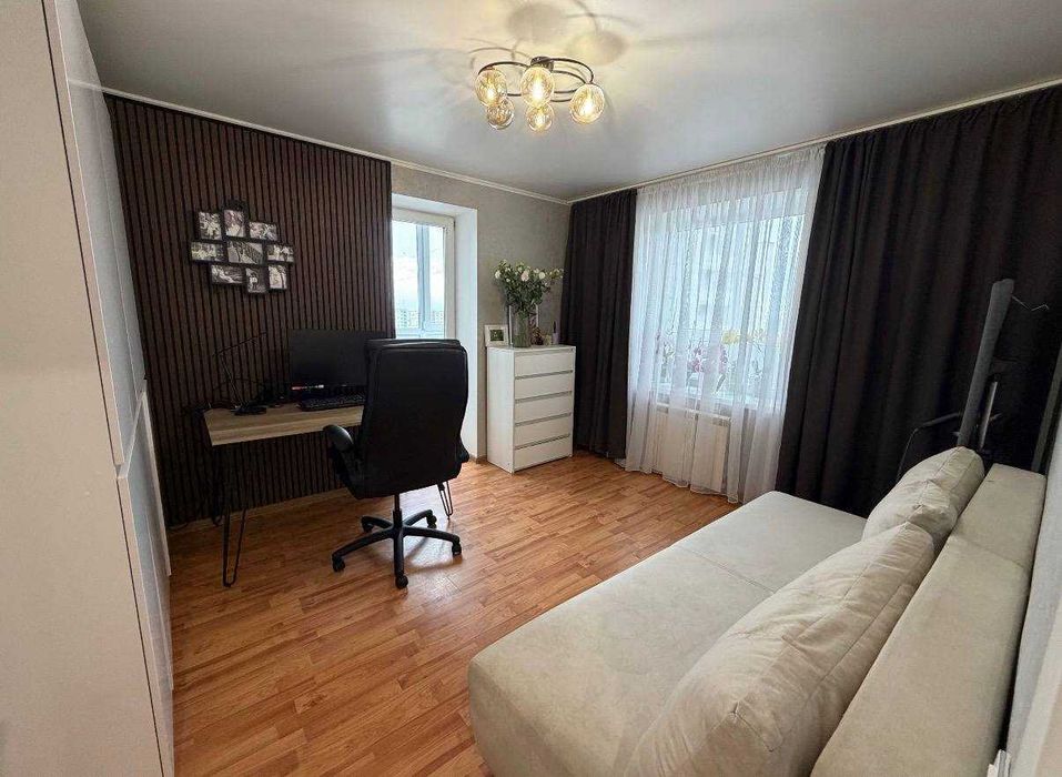 Продам 2-кімнатну квартиру, ліви берег, 10 мкрн.