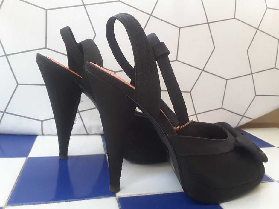 Sapatos Peep Toe com Laço H&M