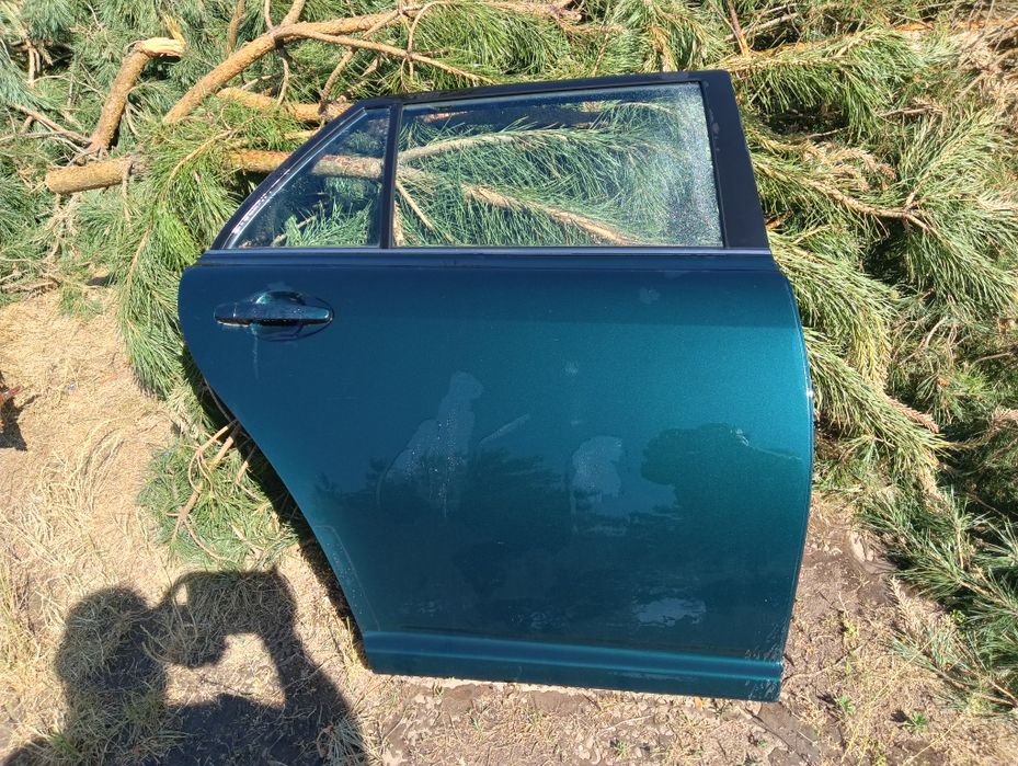 Toyota Avensis t25 kombi drzwi