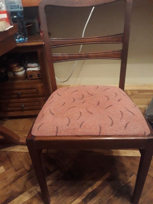 Продается деревянный стул