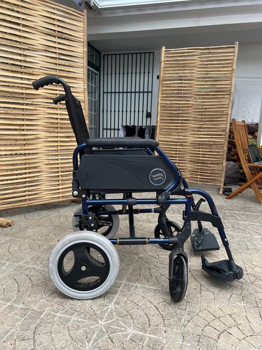 Cadeira de Rodas Breezy 250 Dobrável