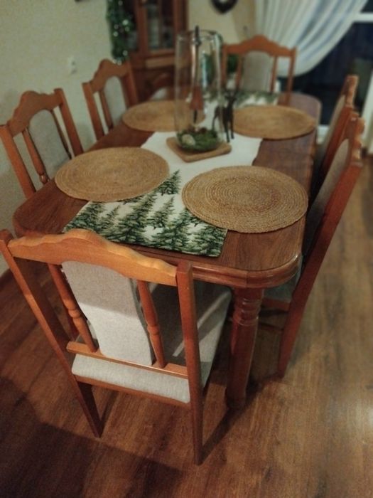 Stół dębowy z krzesłami