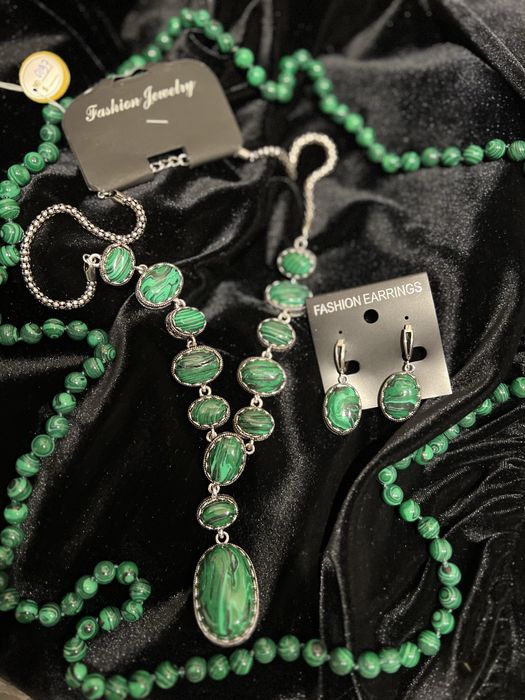 Комплект кольє гарнітур буси сережки з малахітом