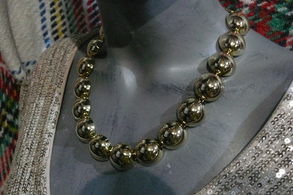 Colar meias esferas metálicas - Casa Batalha