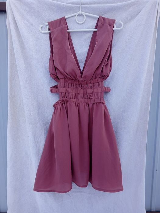 Sale. Сукні нові нарядні. С розмір. Не носи ла взагалі.