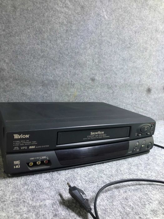 Magnetowid VHS Tevion (model MD 8950)