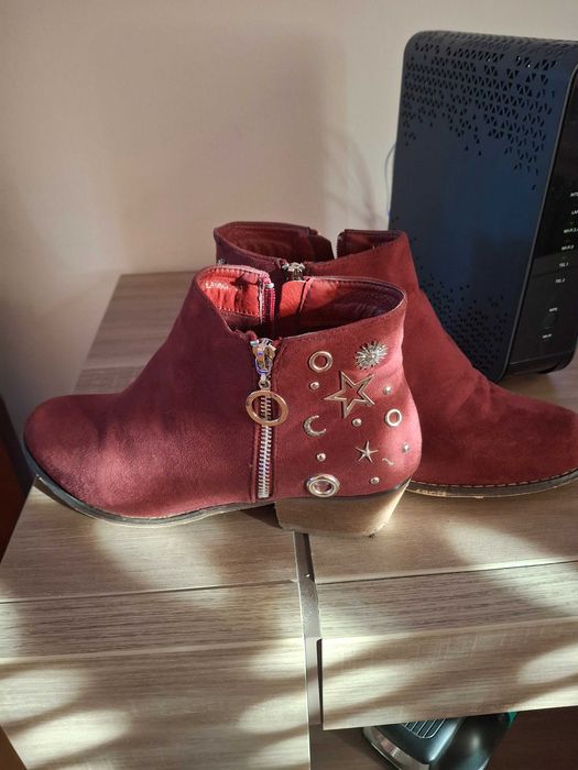 Botas  bordo com brilhantes