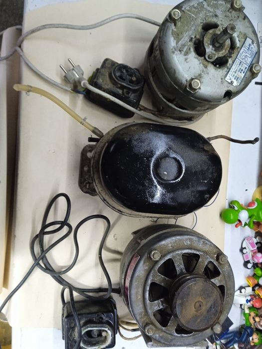 Мотори від пральної машини і від холодильника