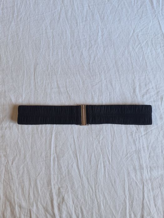 Cinto Elástico Preto com Fecho Metálico — Bom Estado