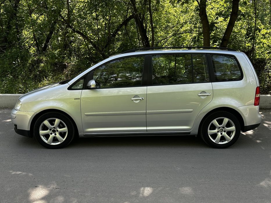 Свіжопригнаний VW Тауран 1.9ТДІ не розмитнений у Києві