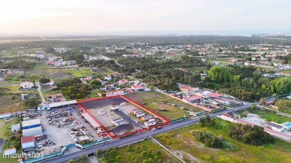 Terreno Rústico 5200m2 - Com muro, portão e furo d´água - Quinta da Lo
