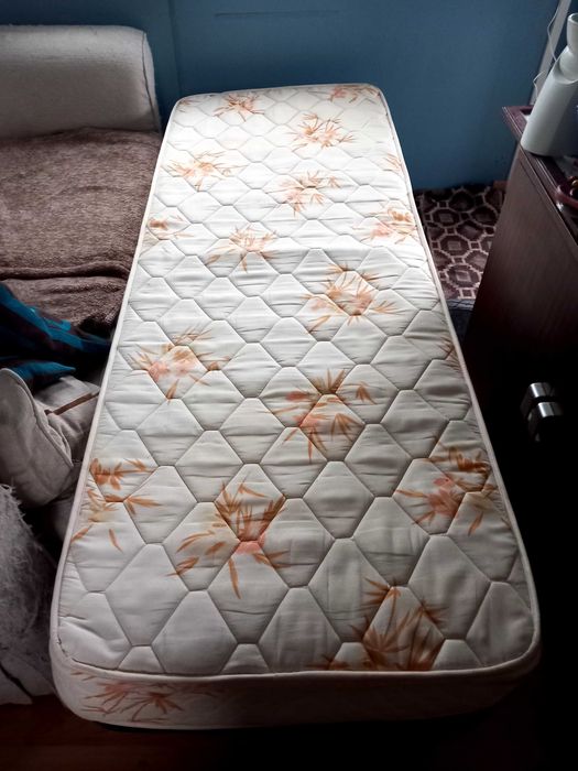 Cama de solteiro  estrado e colchao