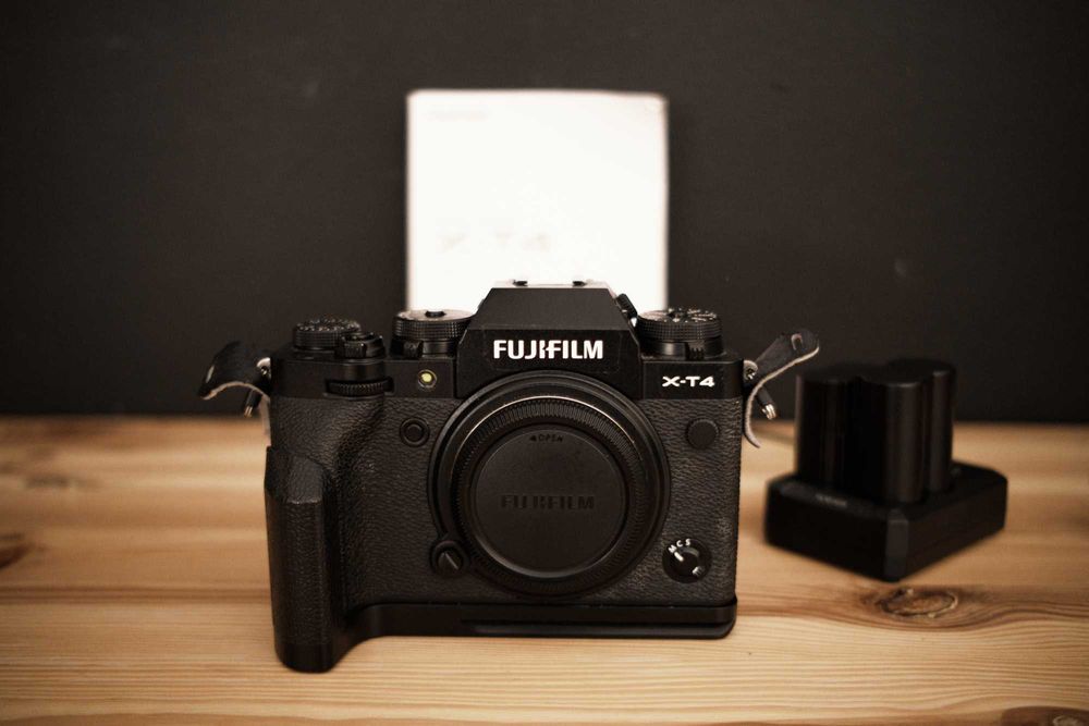 Fujifilm Fuji X-T4 XT4 Mirrorless Digital Camera