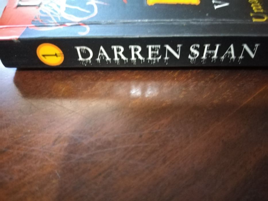 Livro nr 1 cirque du Freak só 5€