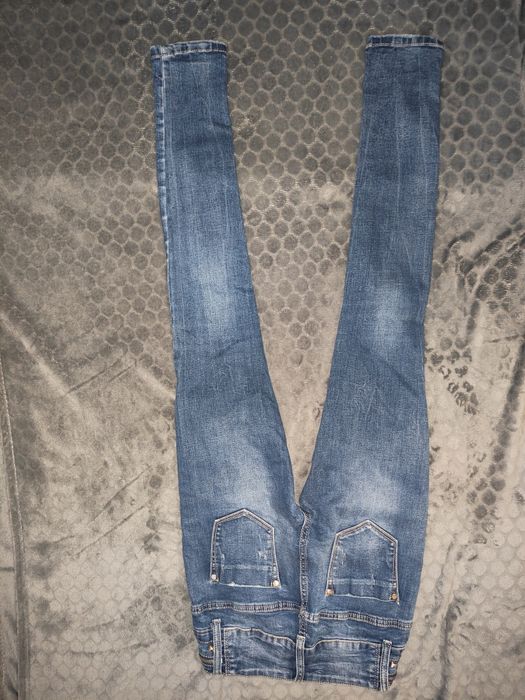 NOWE piękne spodnie damskie jeans z pięknymi dodatkami.