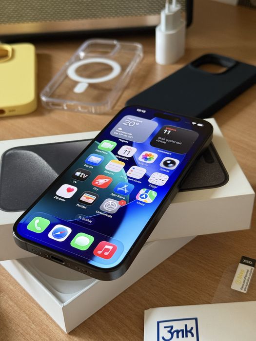 iPhone 15 Pro Black Titanium 128GB ZESTAW 3x etui, szkło, fast charger Czarny