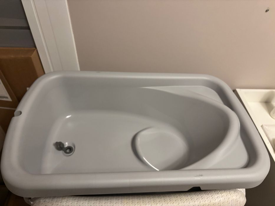 Wanienka i przewijak chicco cuddle and bubble