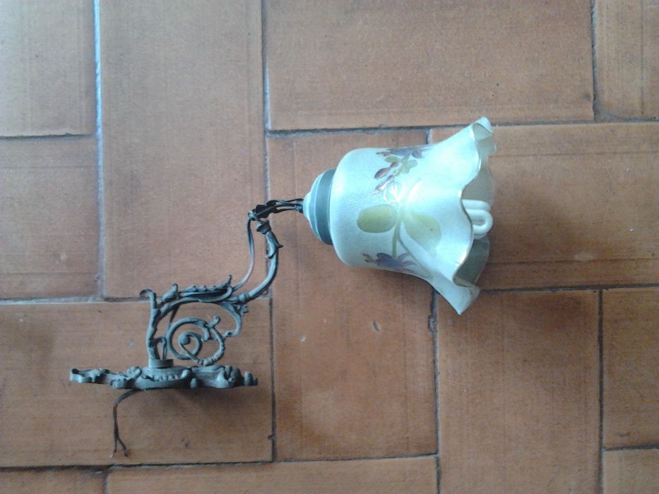 Candeeiro de parede antigo