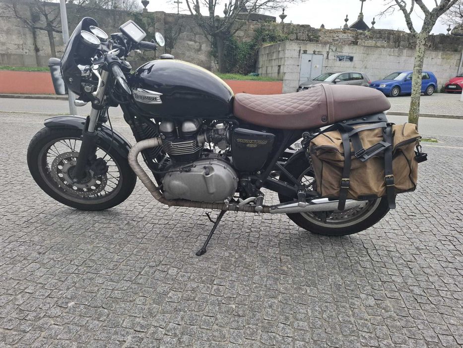 Triumph Thruxton 900
