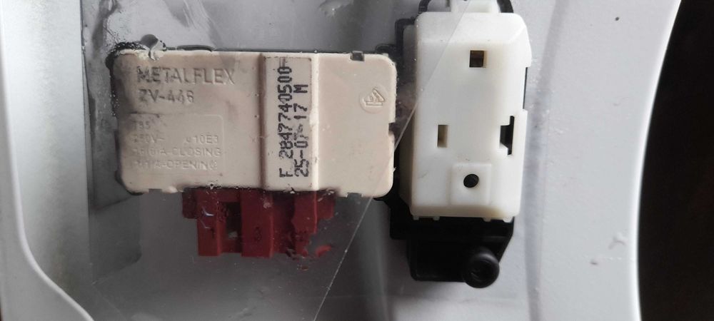 części pralki BEKO WCC6511 zamek/czujnik i zatrzask  blokady drzwiczek