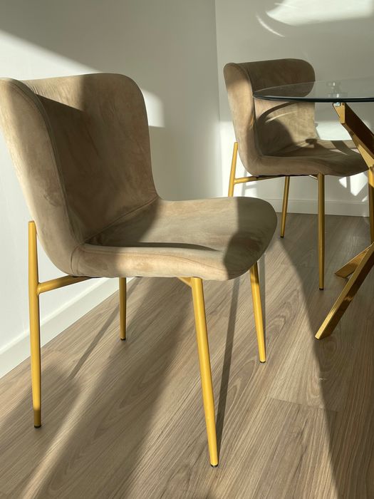 Conjunto de mesa e cadeiras