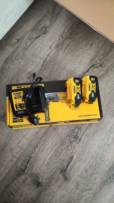 Інструмент Dewalt