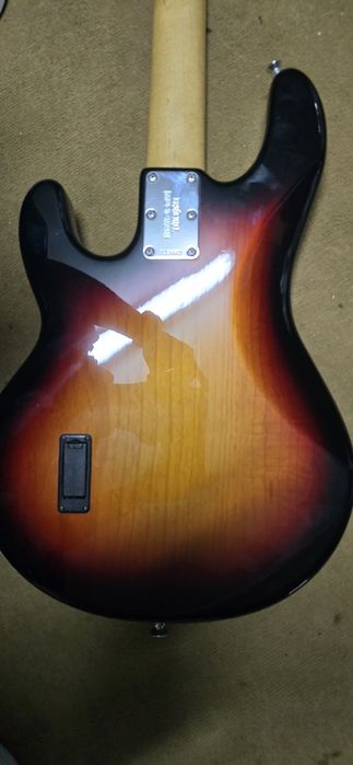 Baixo MusicMan Stingray 4 USA