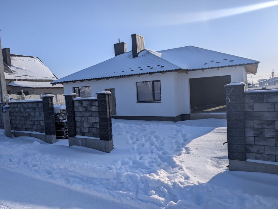 Просторий будинок біля міста