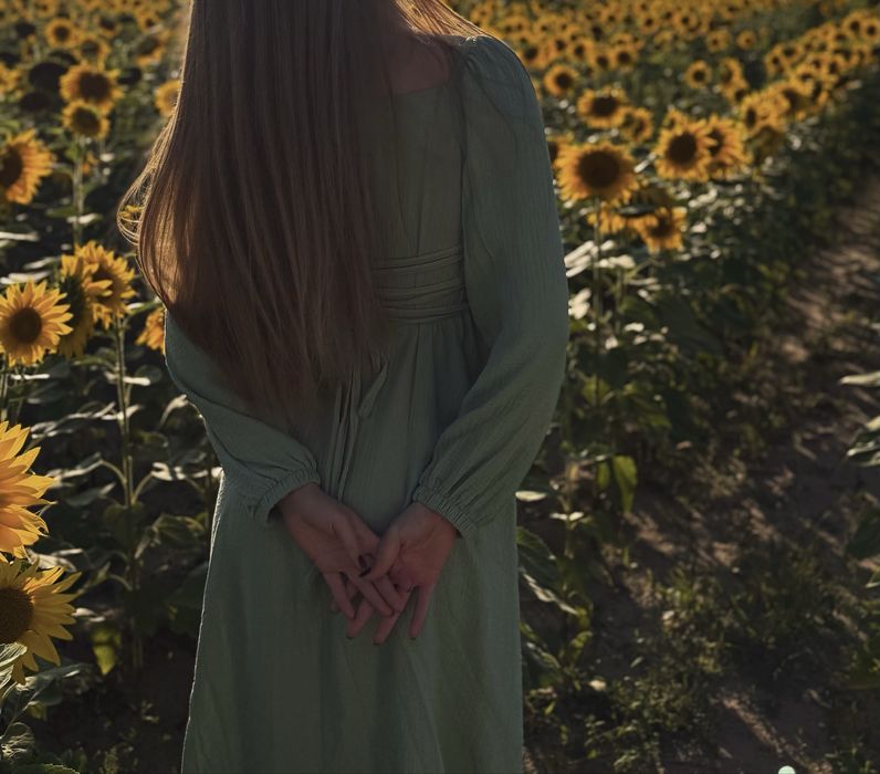 Взуття та сукня на весну та літо