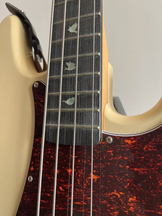 Baixo 4 cordas Harley Benton