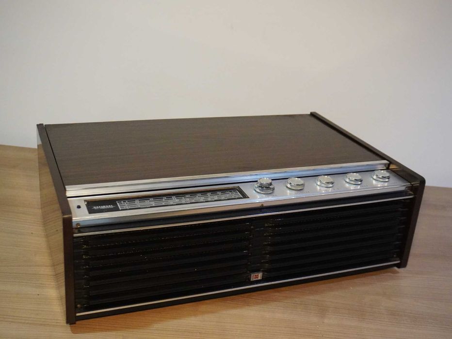 SG-945 Radio-Phonograph