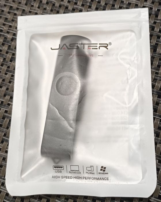 Pen Drive 64 GB com vantagem para duas entradas, não só USB..