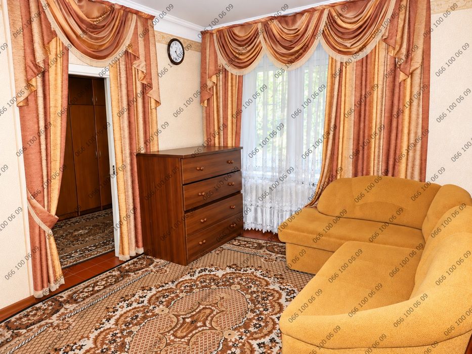 Продам частину будинку м. Вишневе вул. Молодіжна, заг. 51,20 м², є гараж та літня кухня
