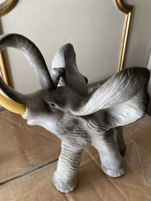 Elefante em cerâmica