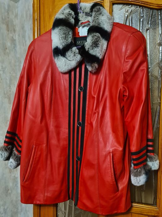 Женская кожаная куртка ( S-M)