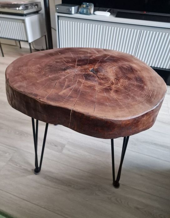 Piękny solidny stolik drewniany