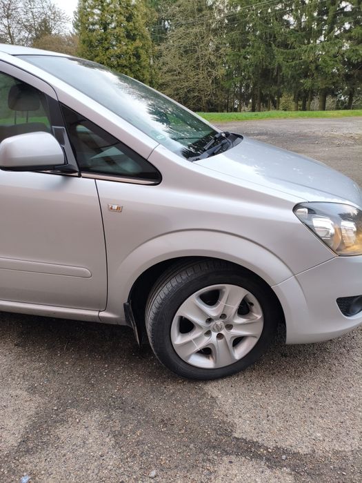 Продам автомобіль Opel Zafira B